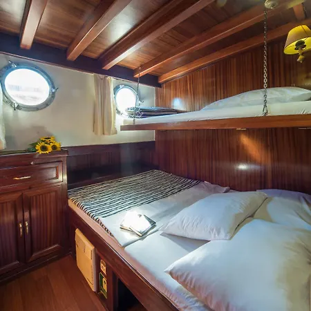 Bådhotel Charming On Msy Alisa Week Long Island Hopping Adventure Through Dalmatian Coastal Gems