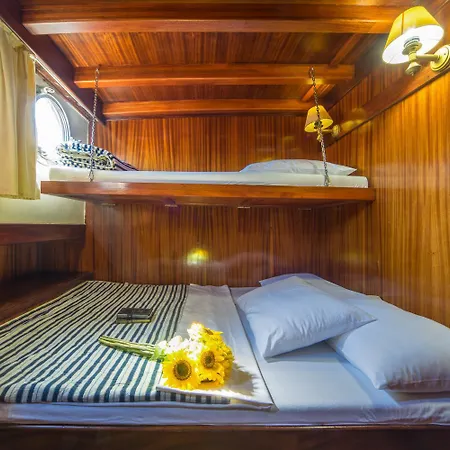 Bådhotel Charming On Msy Alisa Week Long Island Hopping Adventure Through Dalmatian Coastal Gems Split