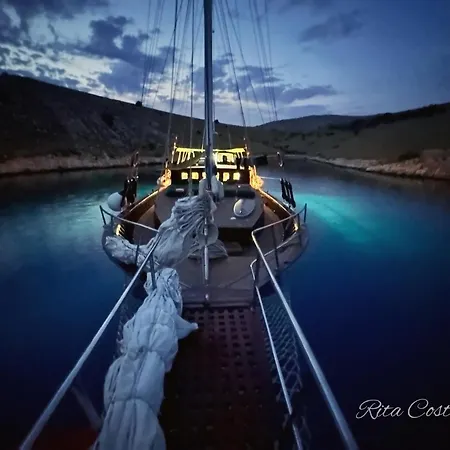 Charming On Msy Alisa Week Long Island Hopping Adventure Through Dalmatian Coastal Gems Ботель